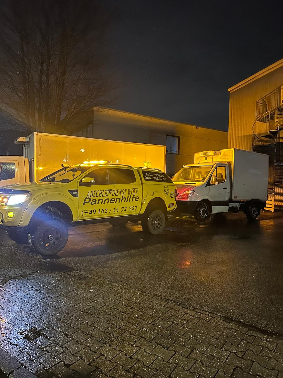 Abschleppdienst Wolf – Abschleppvorgang bei Nacht