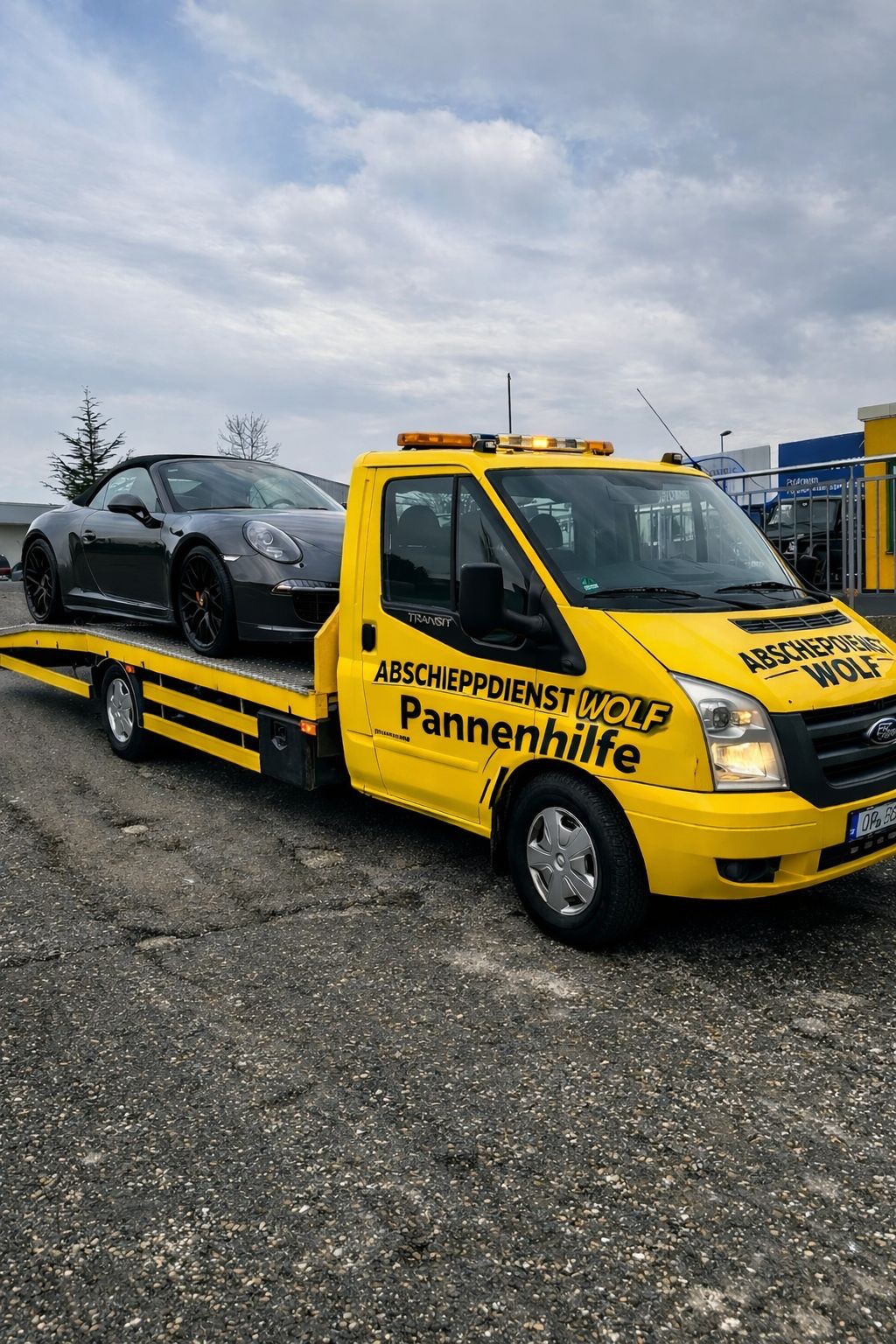 Abschleppdienst Wolf – Abschleppwagen mit Porsche 911